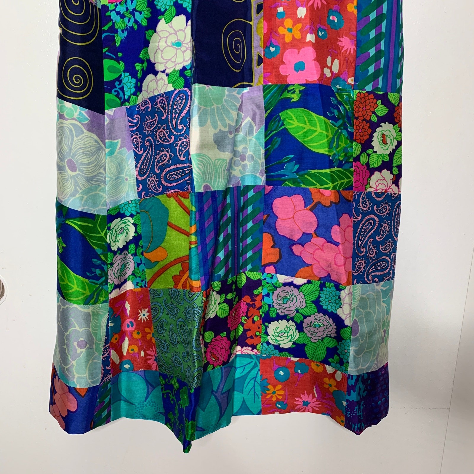Vintage 60s Womens XS US 4 Bohemian Boho Silk Patchwork Wrap Style Maxi Skirt