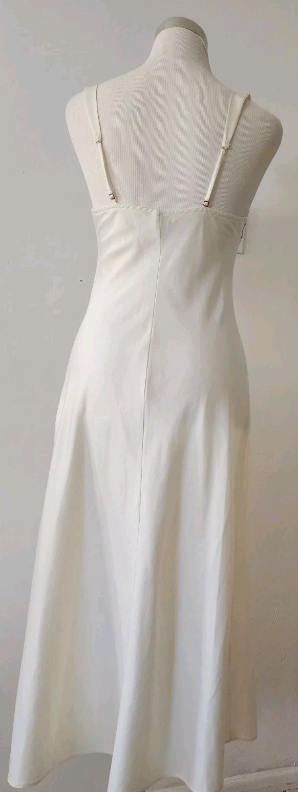 Vtg CRUZ Natori Sz M Long Peniore Nightgown Embroidery Ivory