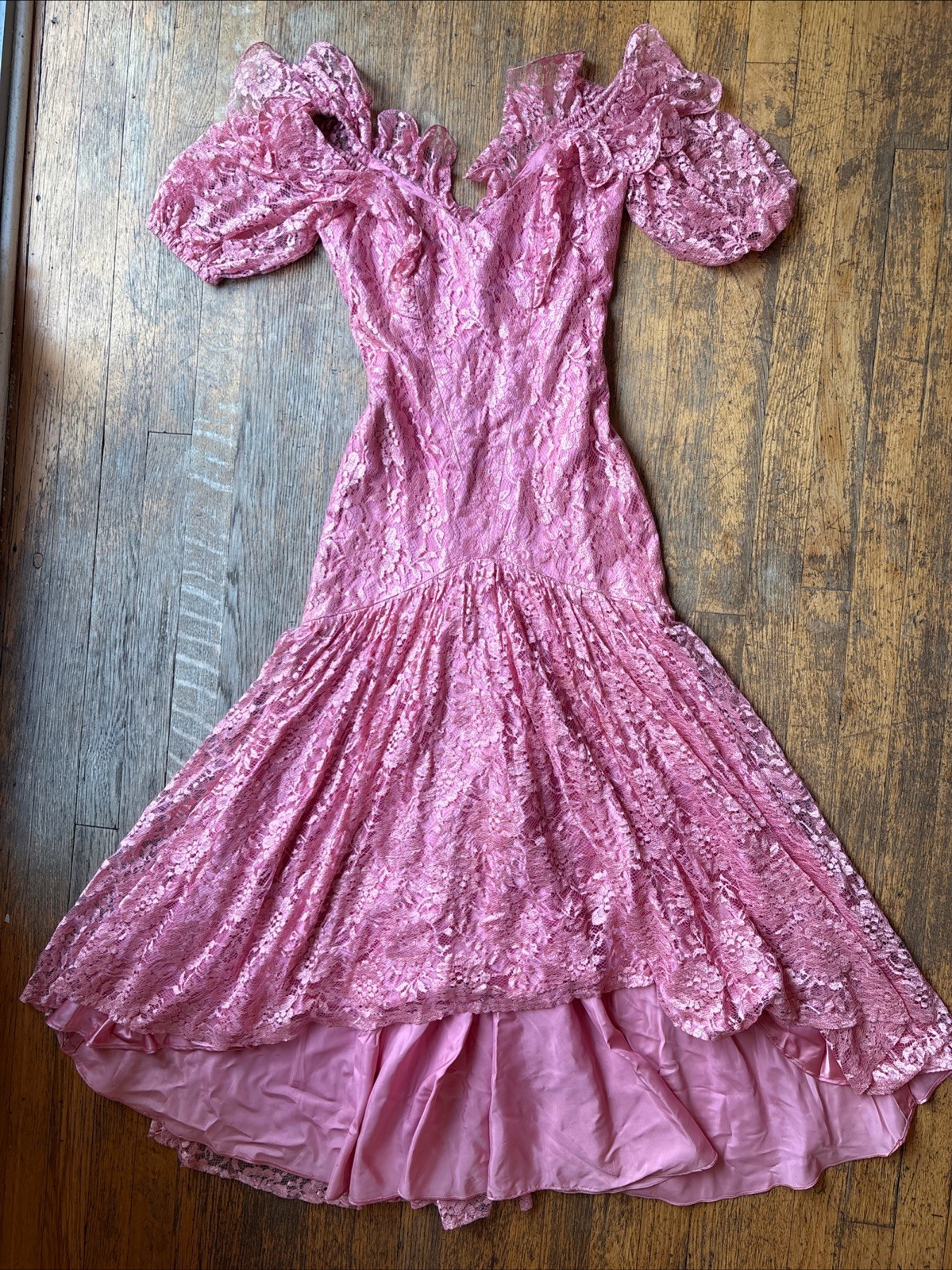 Vintage 1970s Pink Lace Off Shoulder Fishtail Prom Dress XS Bust 32