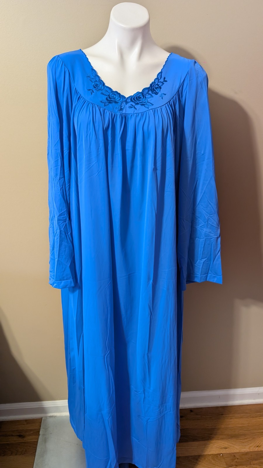 SHADOWLINE Women’s Size 2X BLUE 100% Nylon L/S Long Nightgown Emb. Roses NWOT