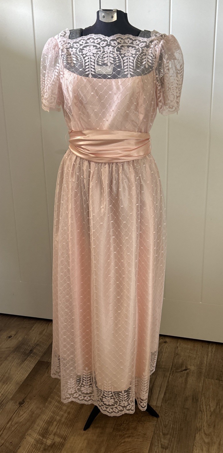 Vintage 1970’s JC Penny Peachy Pink And Lace Dress Size 11/2