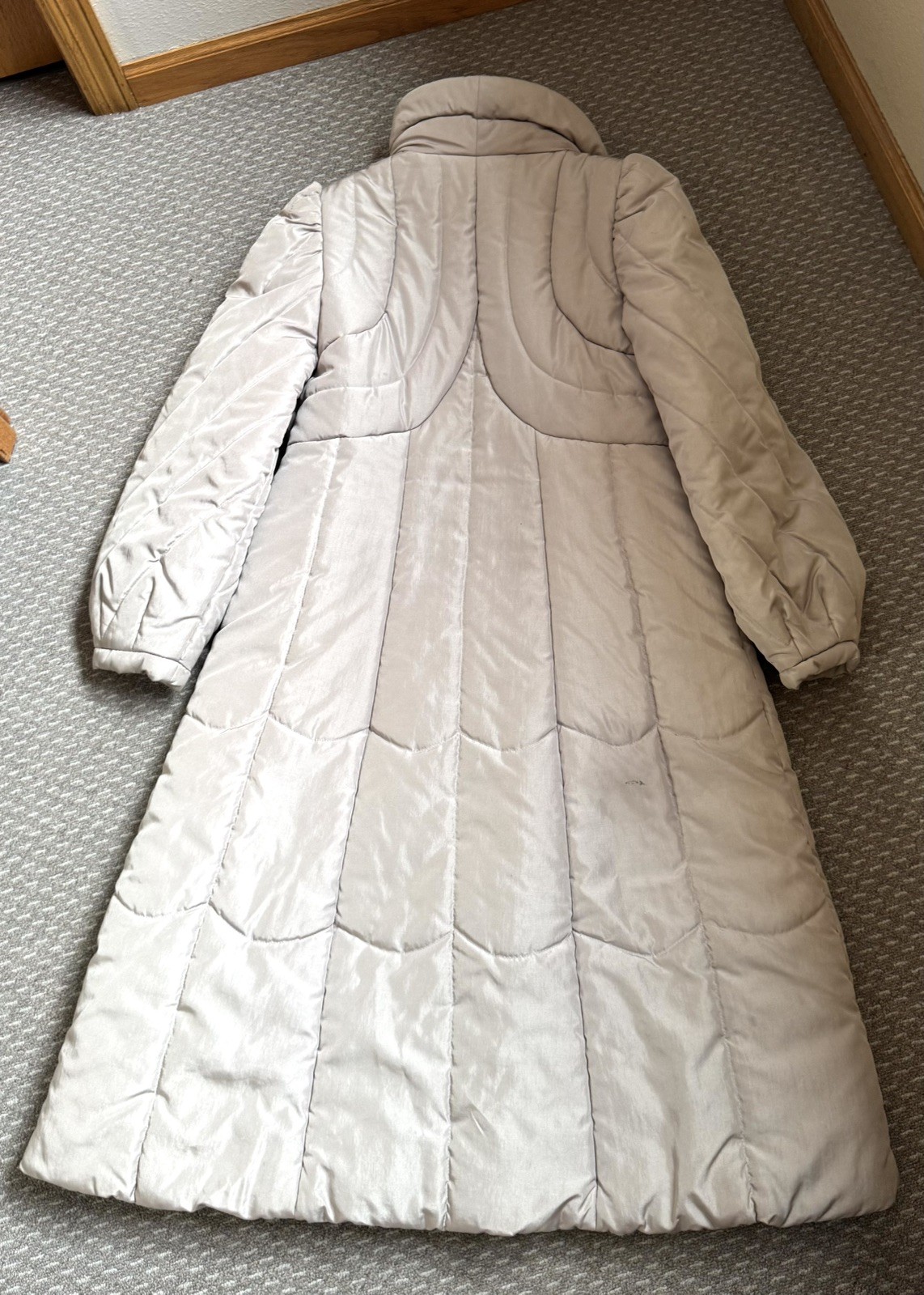 Vintage Stranger Things mom 80s Long quilted Coat gray silver zipper Toggles