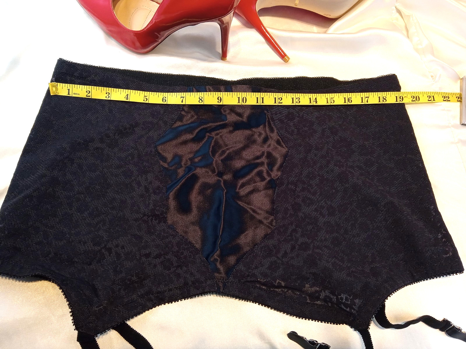 SZ 50 SUPER LARGE UP TO SZ 44 WAIST OPEN BOTTOM GIRDLE & VTG GARTER STOCKINGS