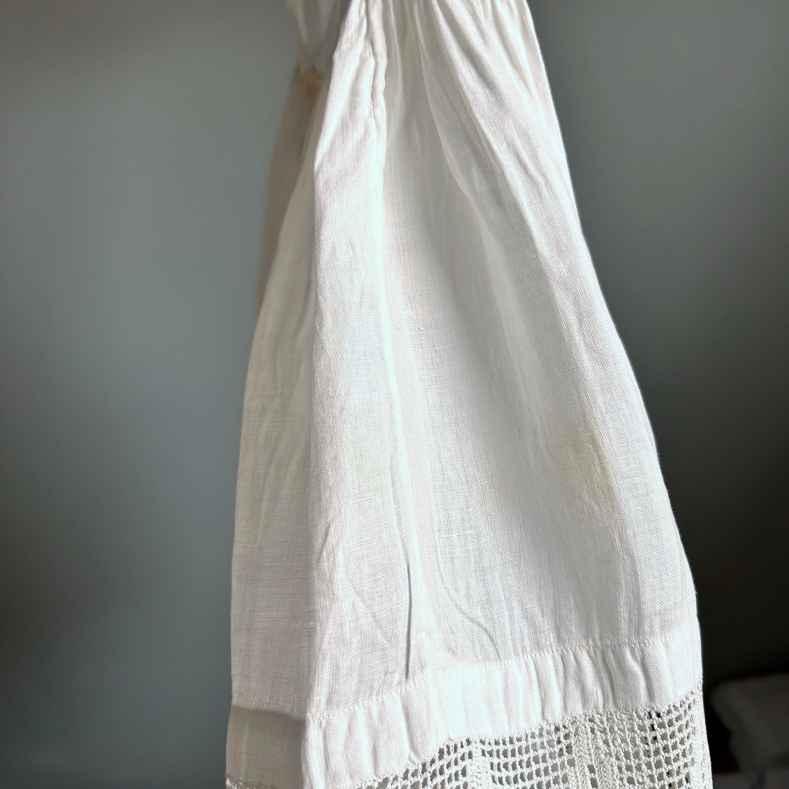 Antique 1890s 1900s Edwardian Girls Linen Dress Crochet Lace Trim 25 Bust
