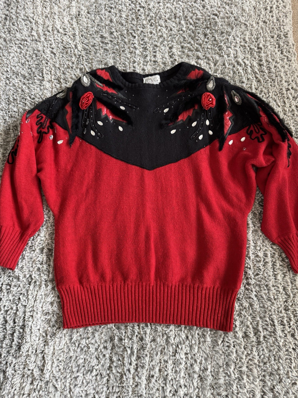 VTG EMINENT SWEATER „M” CREW NECK SCHOULDER PADS BEADED WITH RED FLOWERS