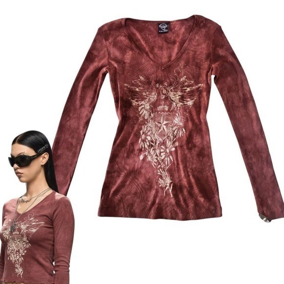 🍷DEADSTOCK Y2K Garnet Mineral Wash Tattoo Graphic Print V-Neck Top – Medium