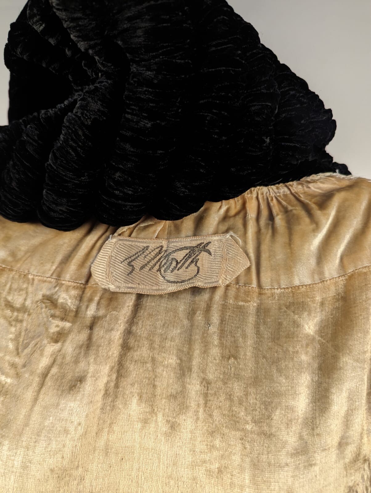 ART DECO 1920’S HAUTE COUTURE WORTH GEOMETRIC SILK VELVET CAPE W RUCHED COLLAR