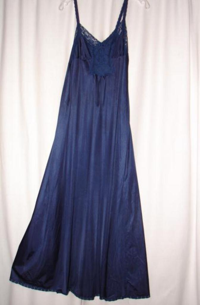 Vintage Vanity Fair Gown Nightgown size 34 Navy Blue 88 inch Full Sweep Bottom