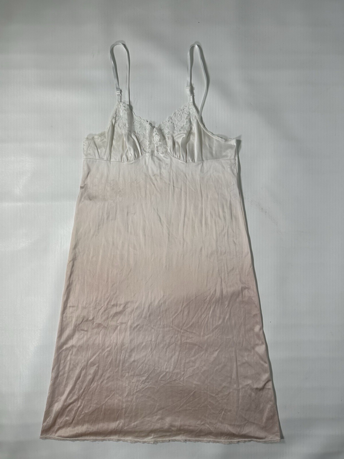 Vintage VASSARETTE Ombré White Blush Pink Silky Full Slip w/ Lace Size 28” 38/44