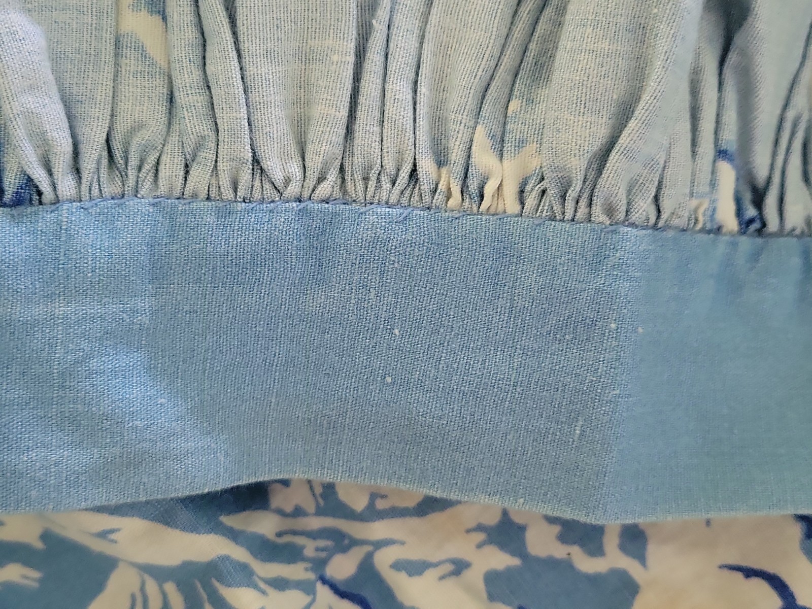 Vintage 1950s Full Skirt Novelty Print Blue European Alps Scene Rockabilly