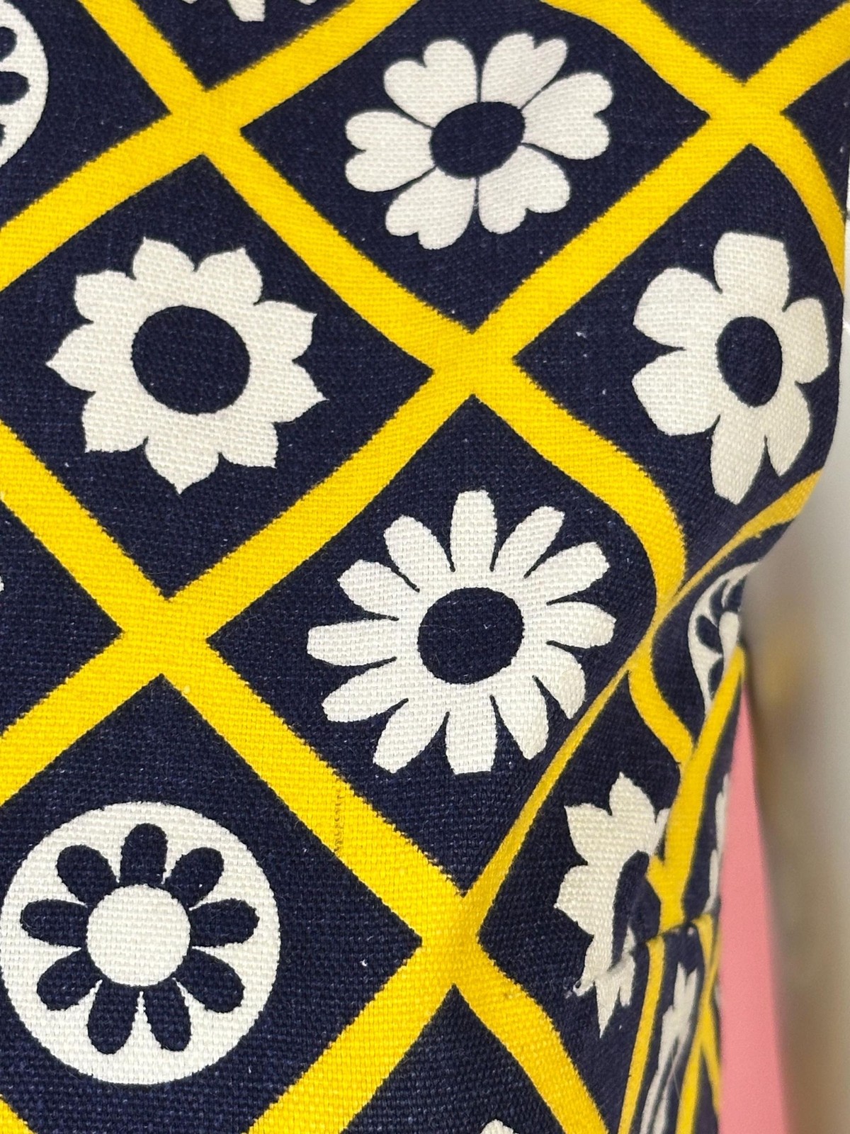 1960s-1970s Lattice Floral Print MOD SHIFT Tunic Micro Mini Dress. XS-S