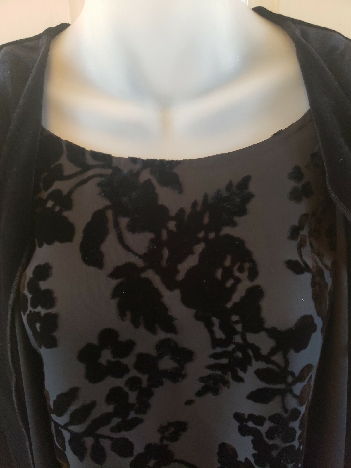 VINTAGE JOAN LESLIE LADIES BLACK FLORAL TEXTURED VELVET TOP CARDIGAN LAYERED MED