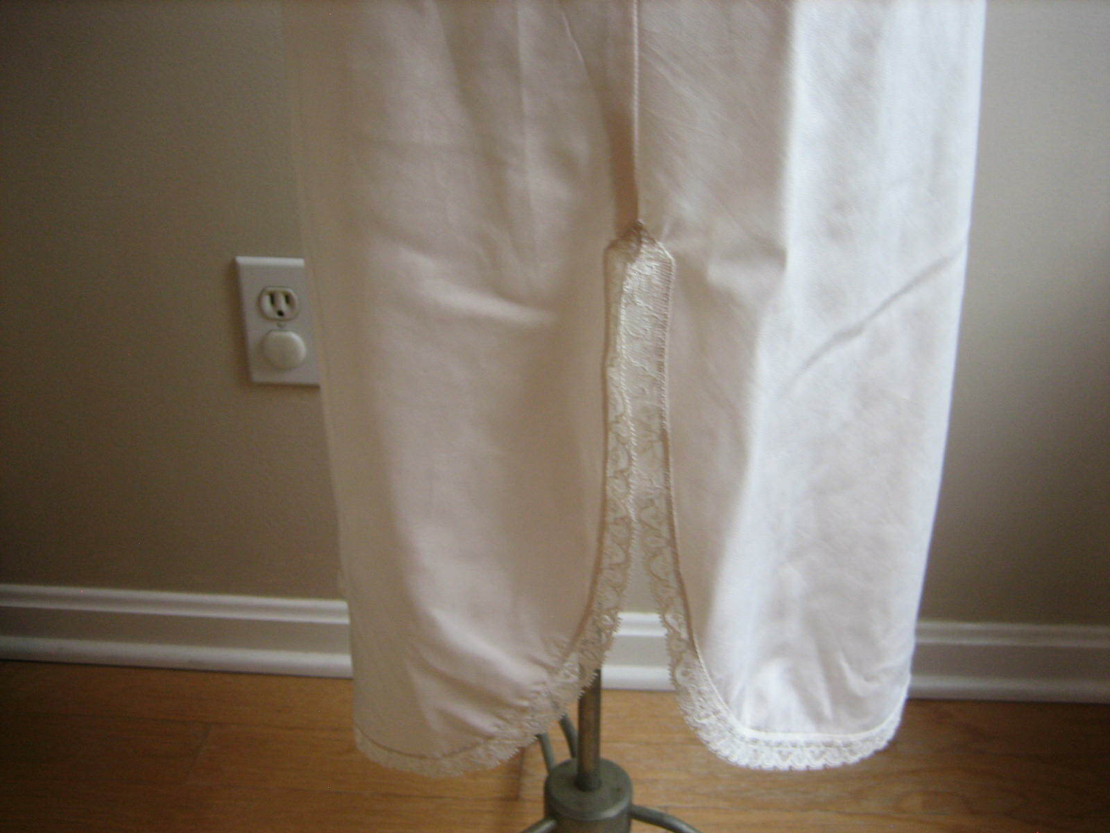 YOUNG TRADITIONS Cream Nylon Half Slip, 2 Lace Edge Tapered Side Slits – Size S