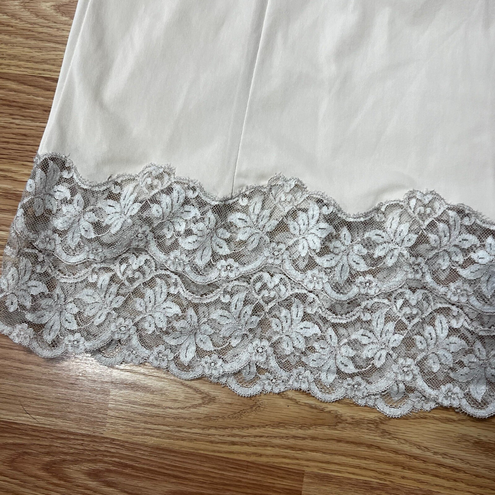 VTG Slip Nude Polyester Lace Bodice Knee Length Size M Lingerie 32” B/C Bust