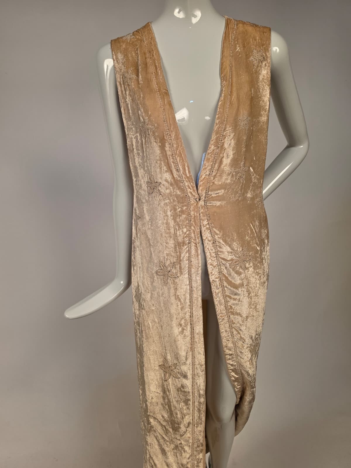 WEDDING WORTHY 1920’S BLONDE SILK VELVET BRIDAL COAT FOR DRESS W PEARL STAR