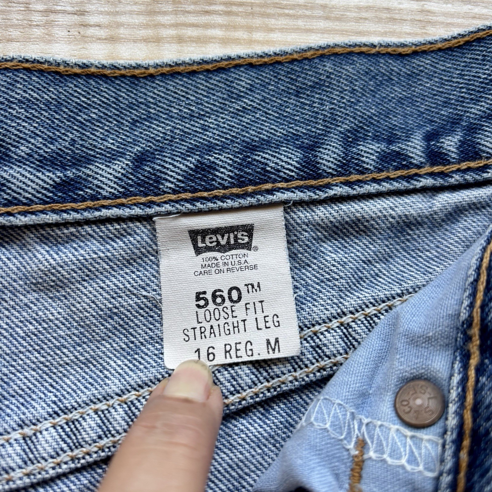 VTG Levi’s 560 90s Loose Fit Straight Women’s Sz 32×30 Med Wash Made in USA