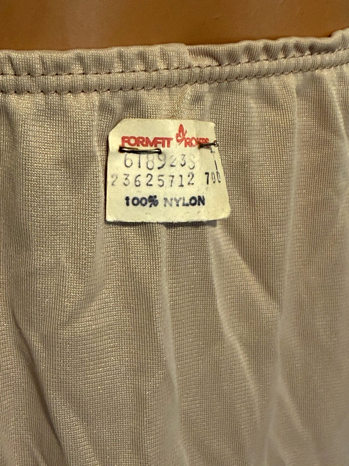 VTG 70’s FORMFIT ROGERS LINGERIE BEIGE W/ LACE TRIM HALF SLIP USA NOS SZ S-TALL