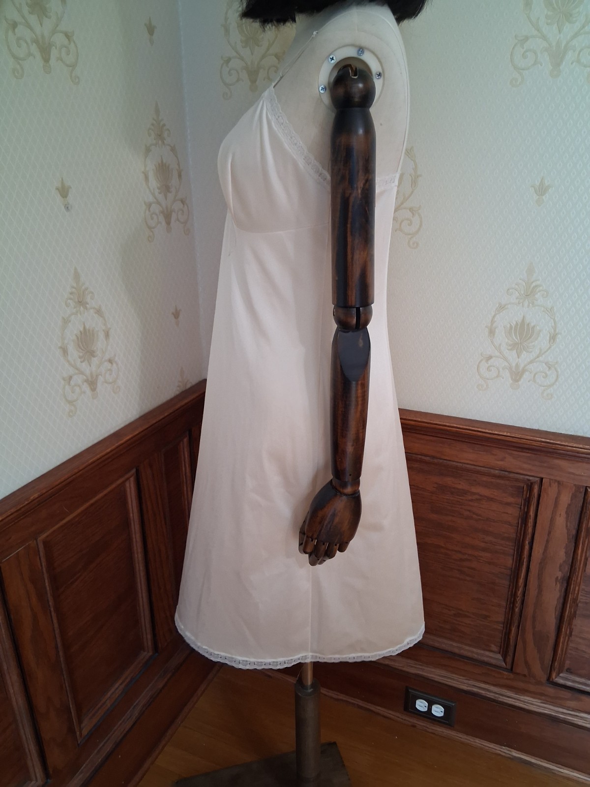 Vintage 1970s Vanity Fair Ivory Lace Trimmed Coquette Cottagecore Slip Dress