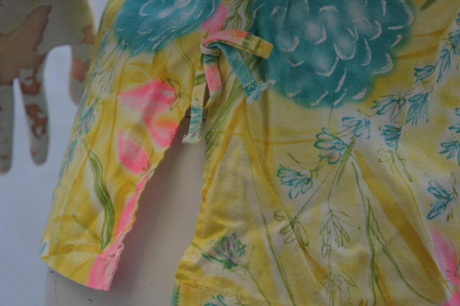 Vintage 60s Bright Floral Print Sleeveless Blouse Top Shirt Retro Mid Century Co