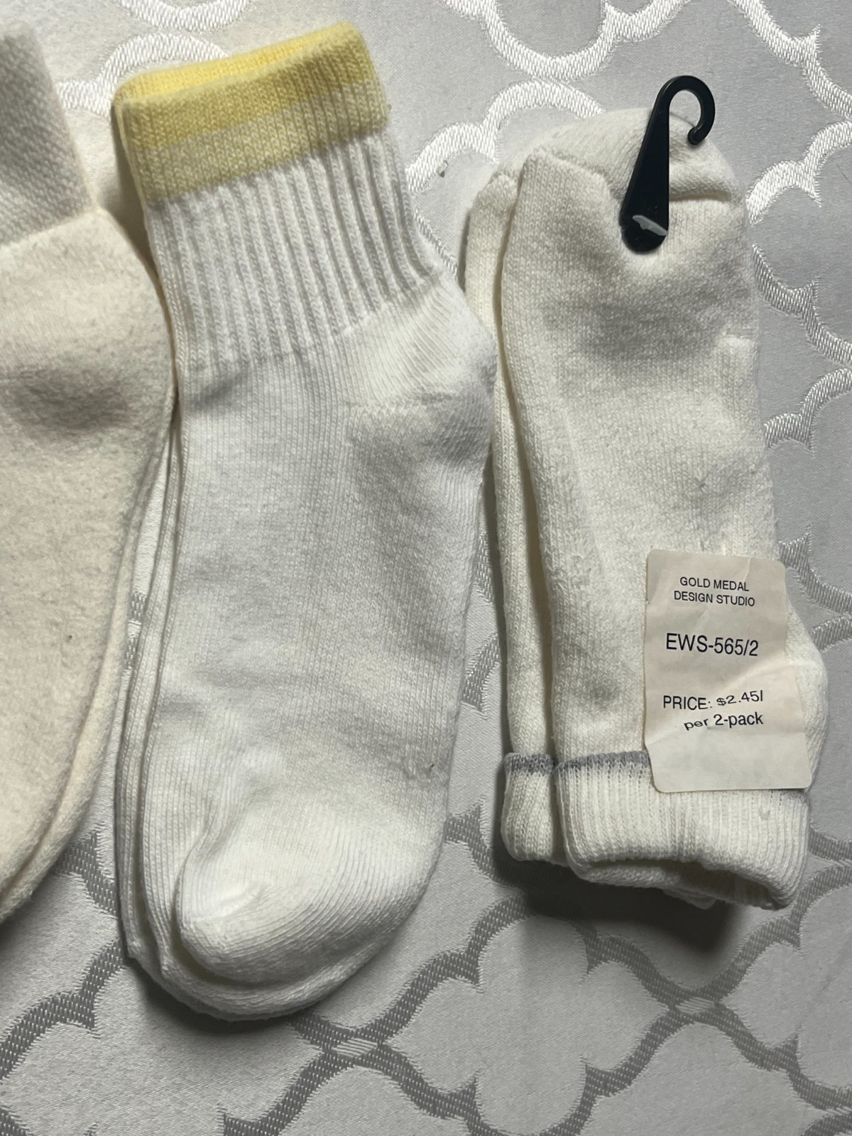 Lot of 4 Vintage Women’s Ankle Socks Acrylic Assorted Size 9-11