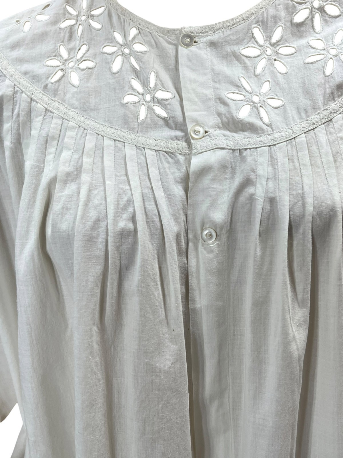 Vtg Early 1900s Creamy White Cotton Nightgown Hand-Stitched Eyelet Lace Trim