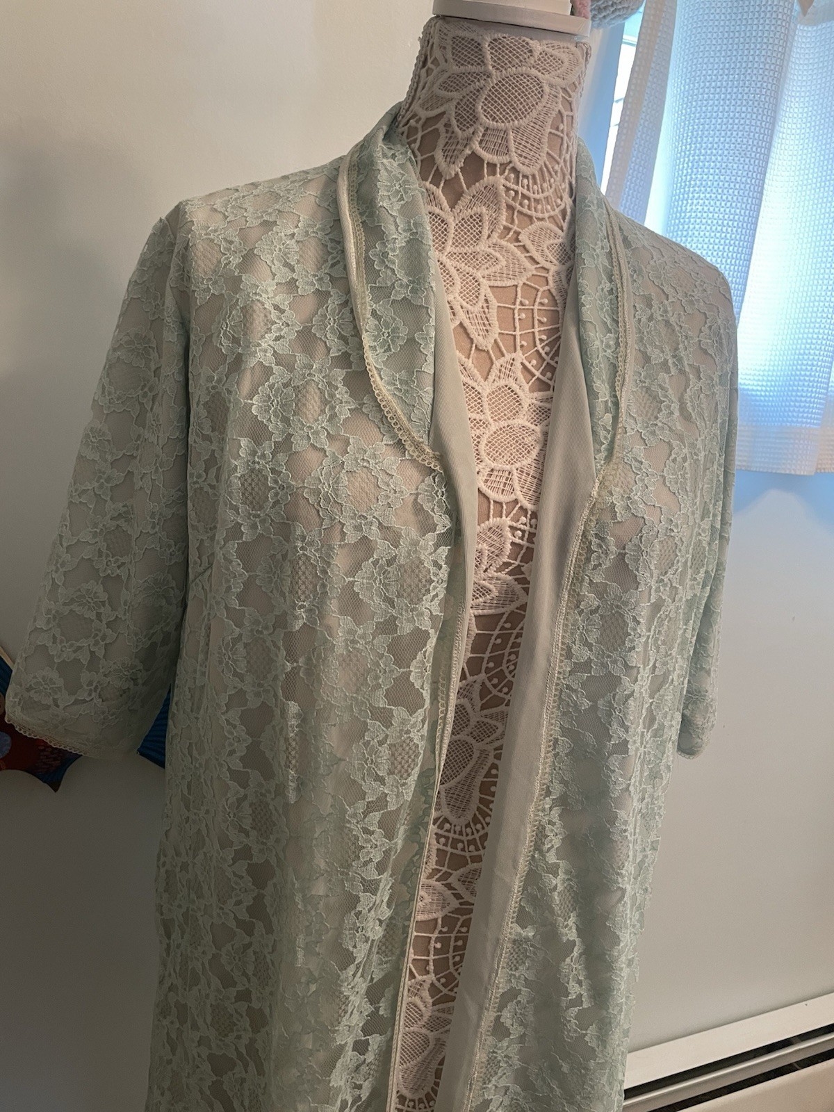Vintage Robe – Mint Green light blue Floral Lace