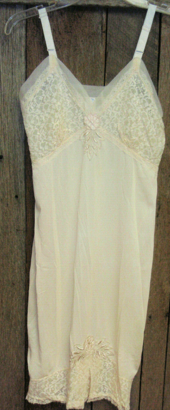 Vintage MOVIE STAR Lace Blush Beige Full Slip 36 Tricot Petticoat Lingerie VGC