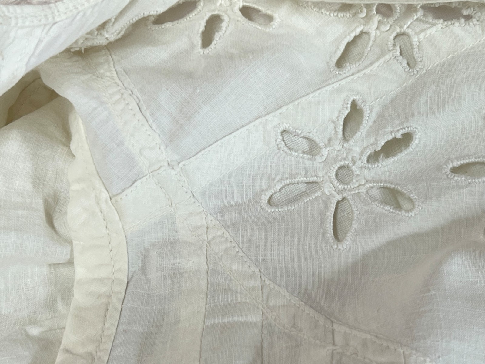 Vtg Early 1900s Creamy White Cotton Nightgown Hand-Stitched Eyelet Lace Trim