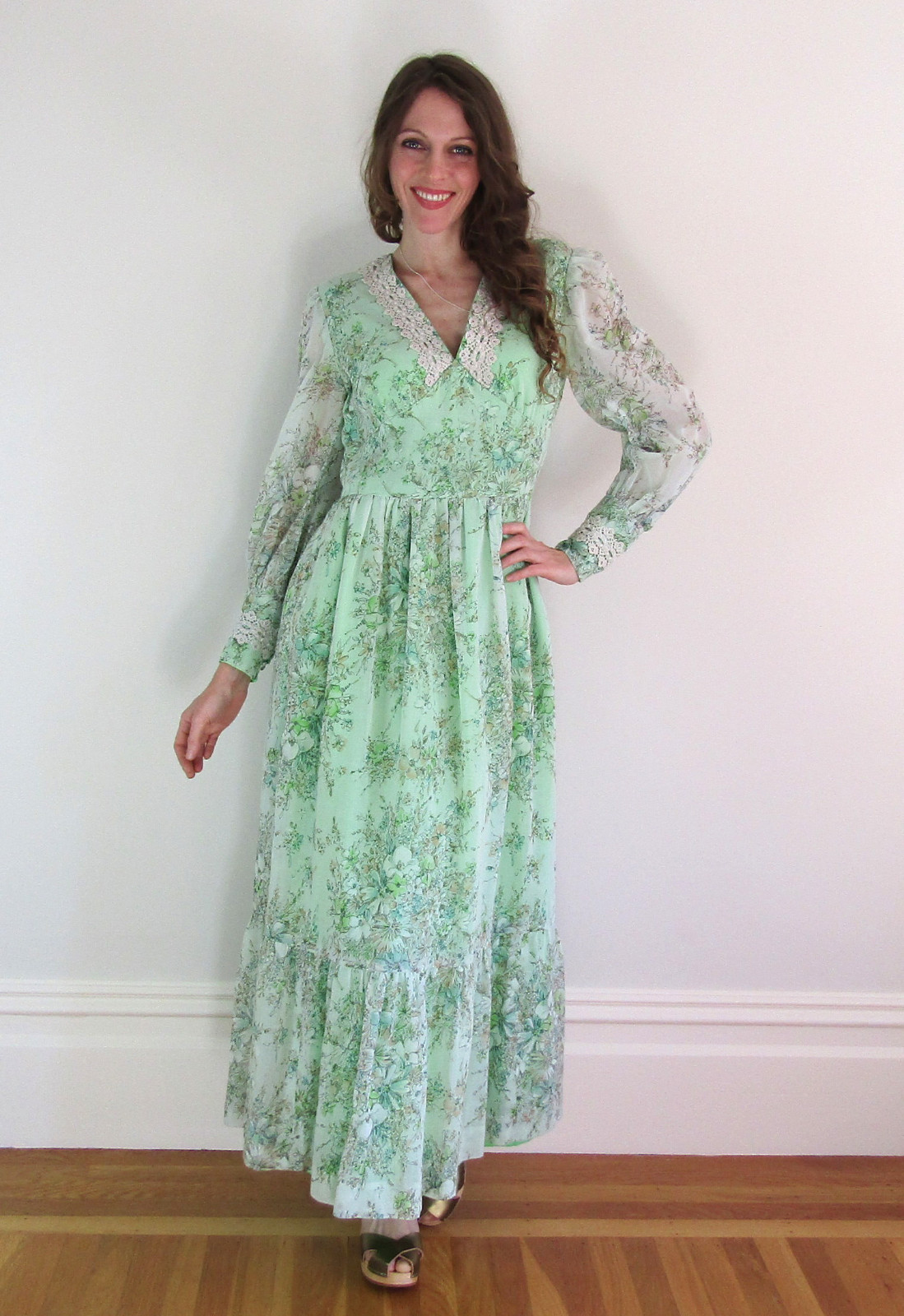Vtg 70s VICTORIAN PRAIRIE DRESS green maxi FLORAL LACE FESTIVAL