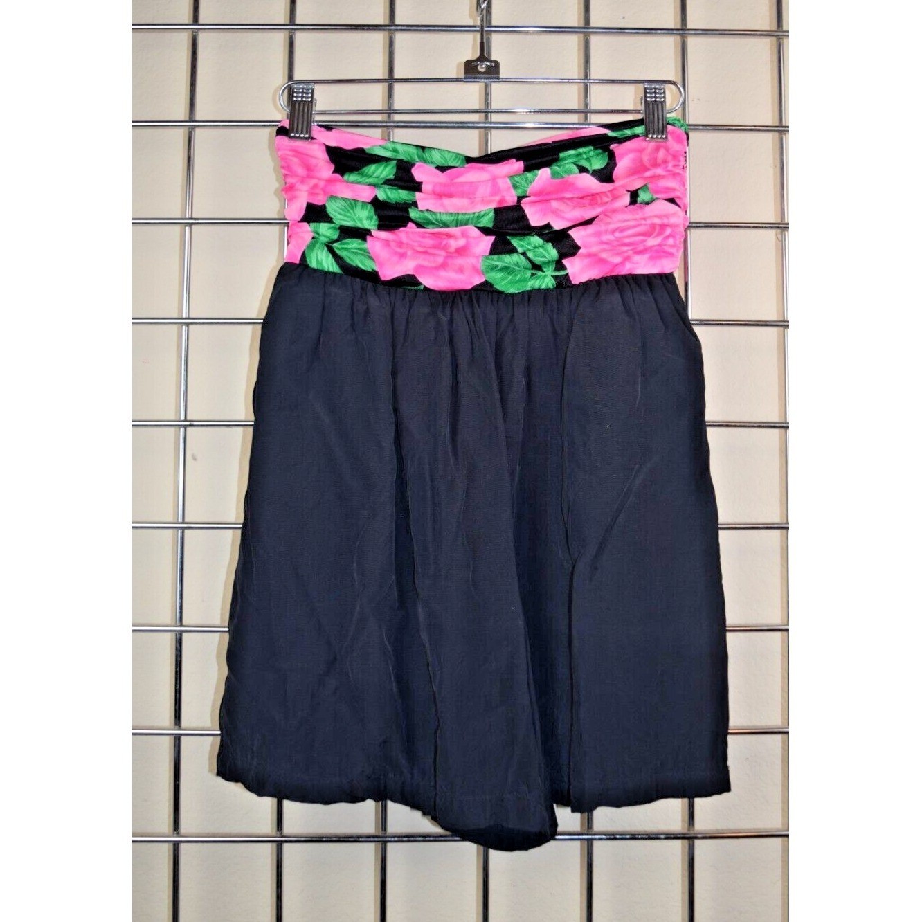 Vintage Shorts La Blanca Size S/M 80s Black Hot Pink Rose Flowy High Waist Rayon