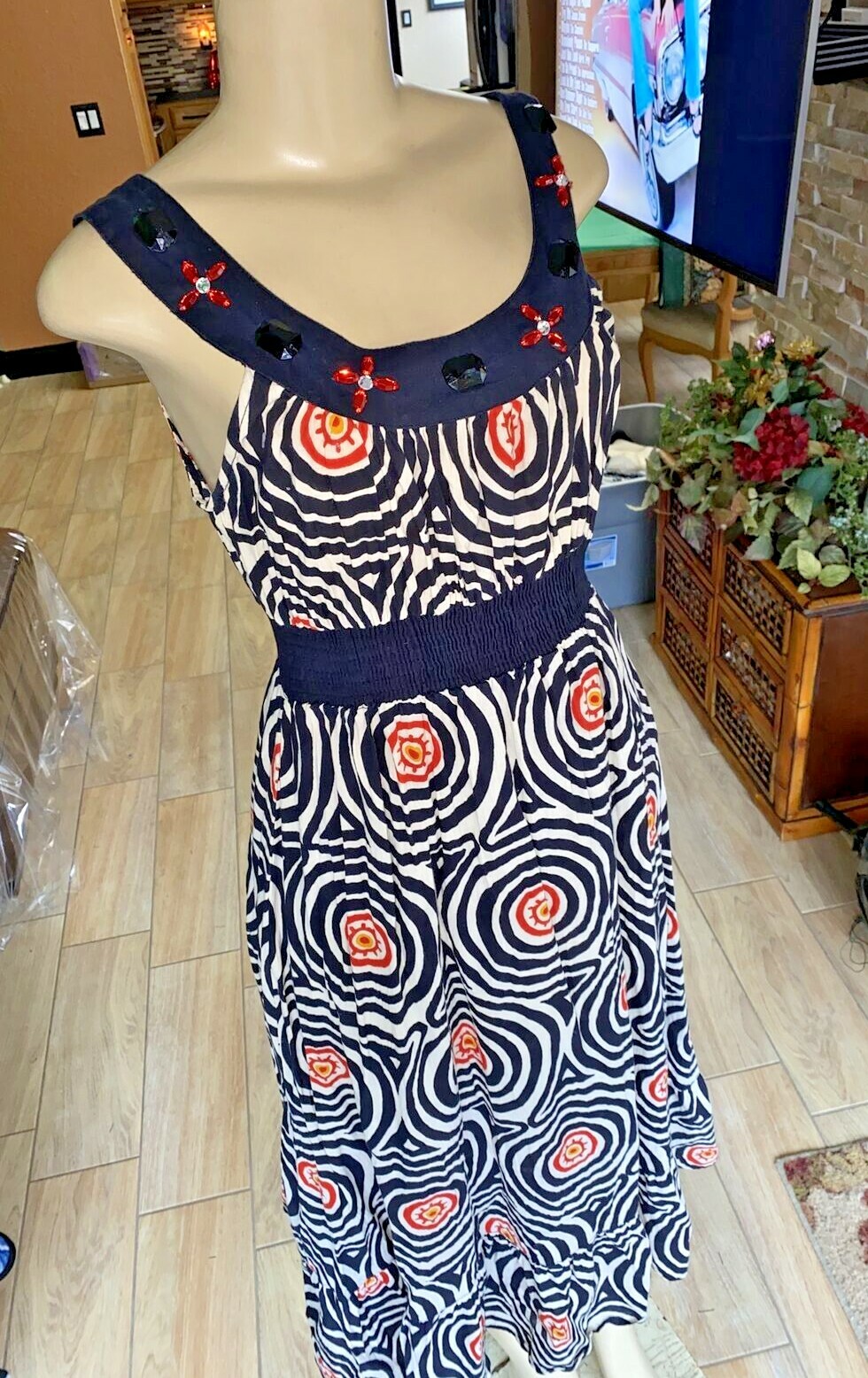 VTG PSYCHEDELIC B/W SWIRLS EMPIRE ELASTIC WAIST JEWELS NECKLINE DRESS M ngg