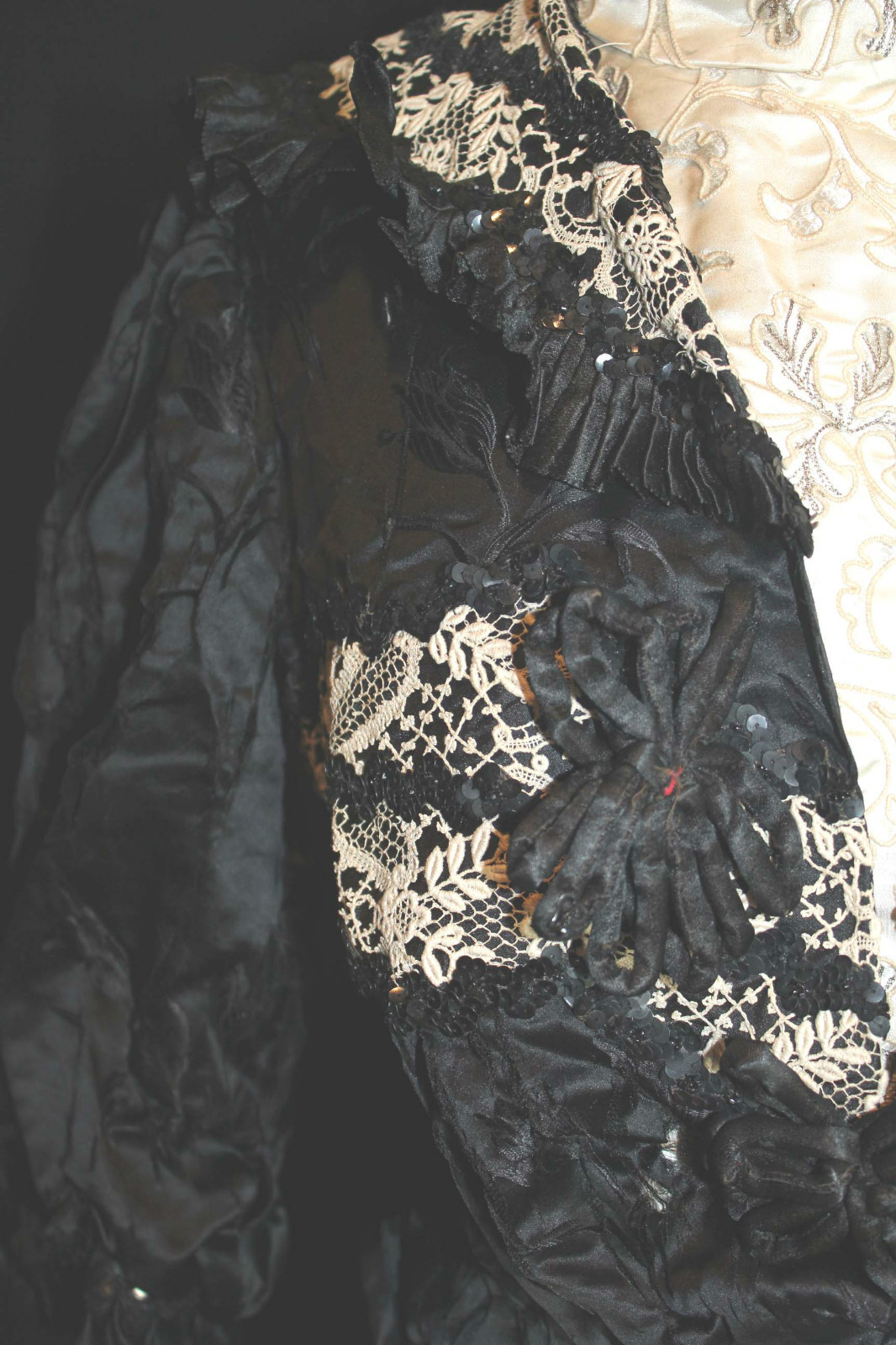 VERY RARE FRENCH VICTORIAN 1800’S DESIGNER LABEL BODICE FOR STUDY