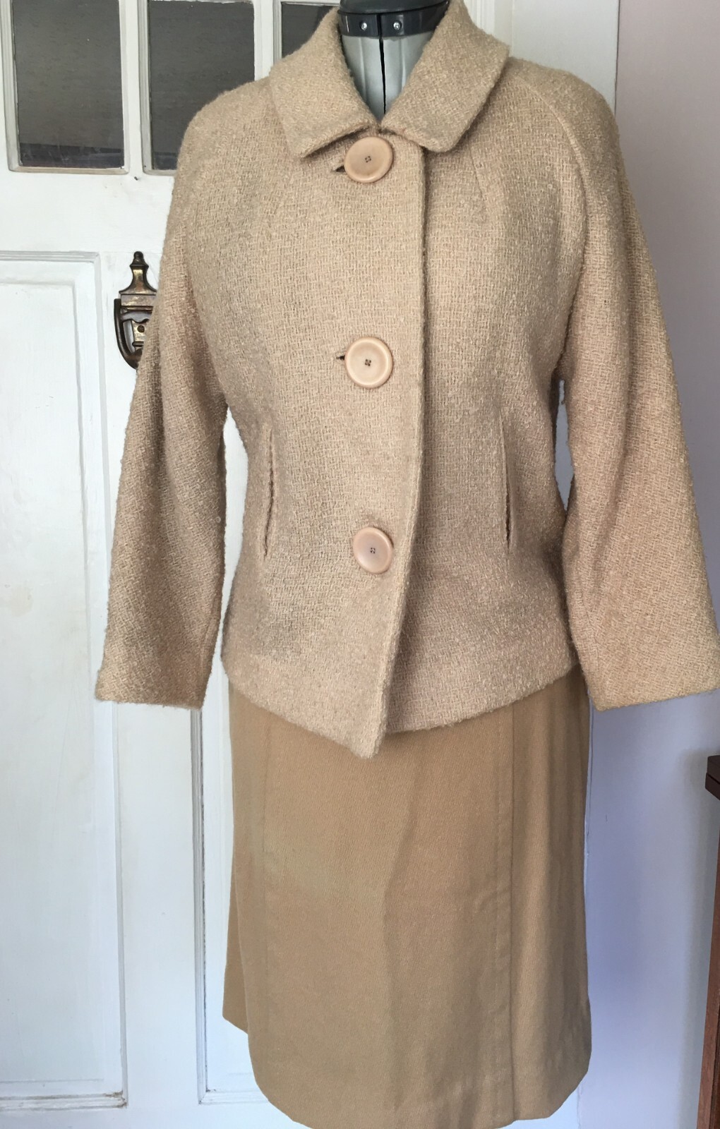 1940s Malwin Ivey’s L Textured Wool Oatmeal Swing Box Suit Jacket Fully Lined