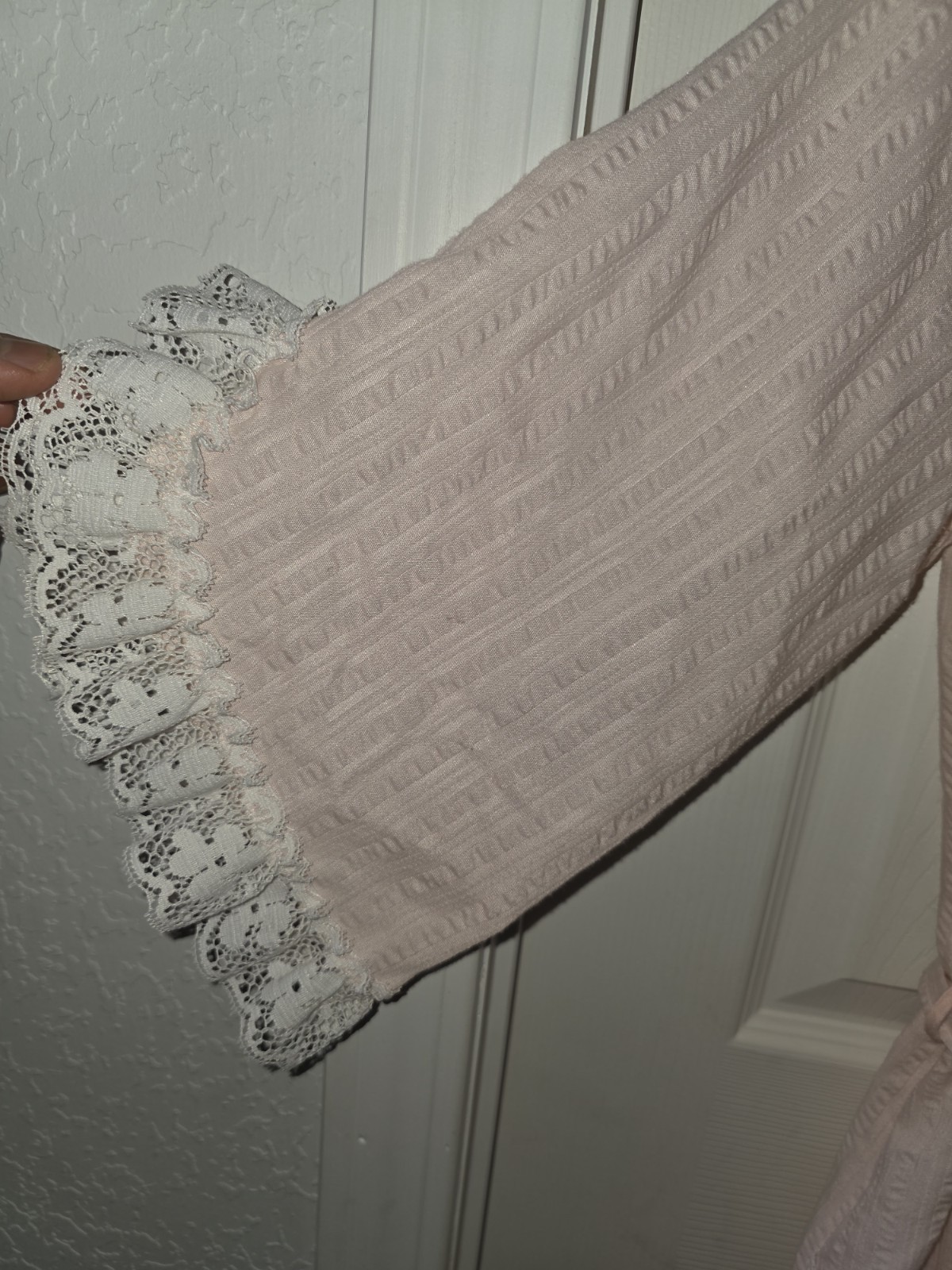 Vintage Women’s Light Pink Robe With Lace