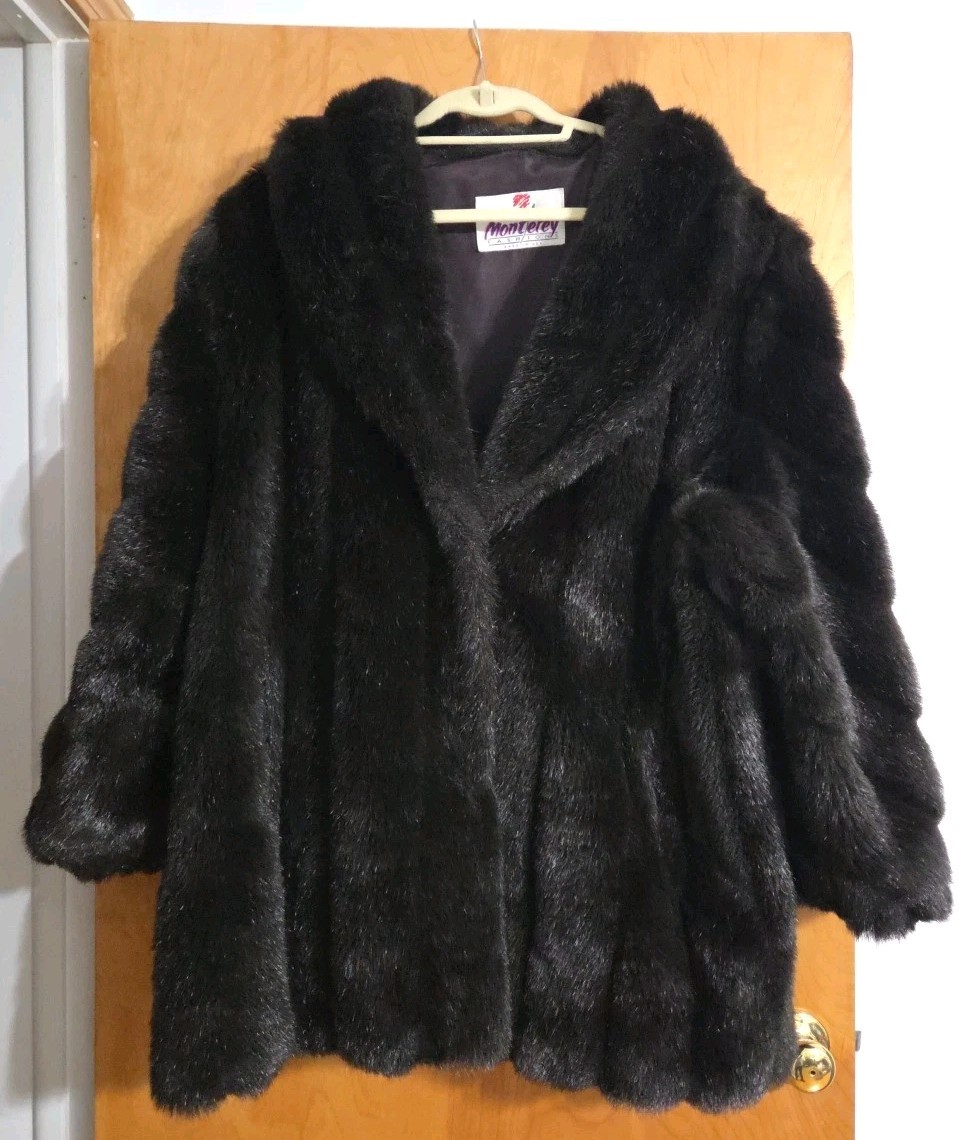 Vtg Woman’s Faux Fur Monterey Fashions Black Coat Made In USA Size 20WP