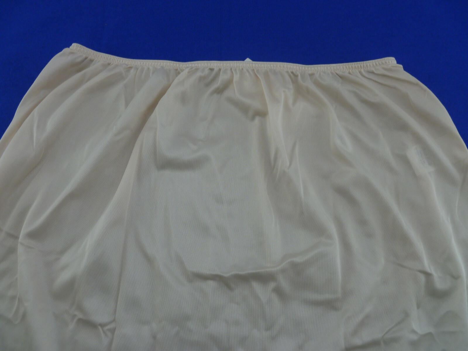 Dixie Belle 25″ Nylon Half Slips,(3513)