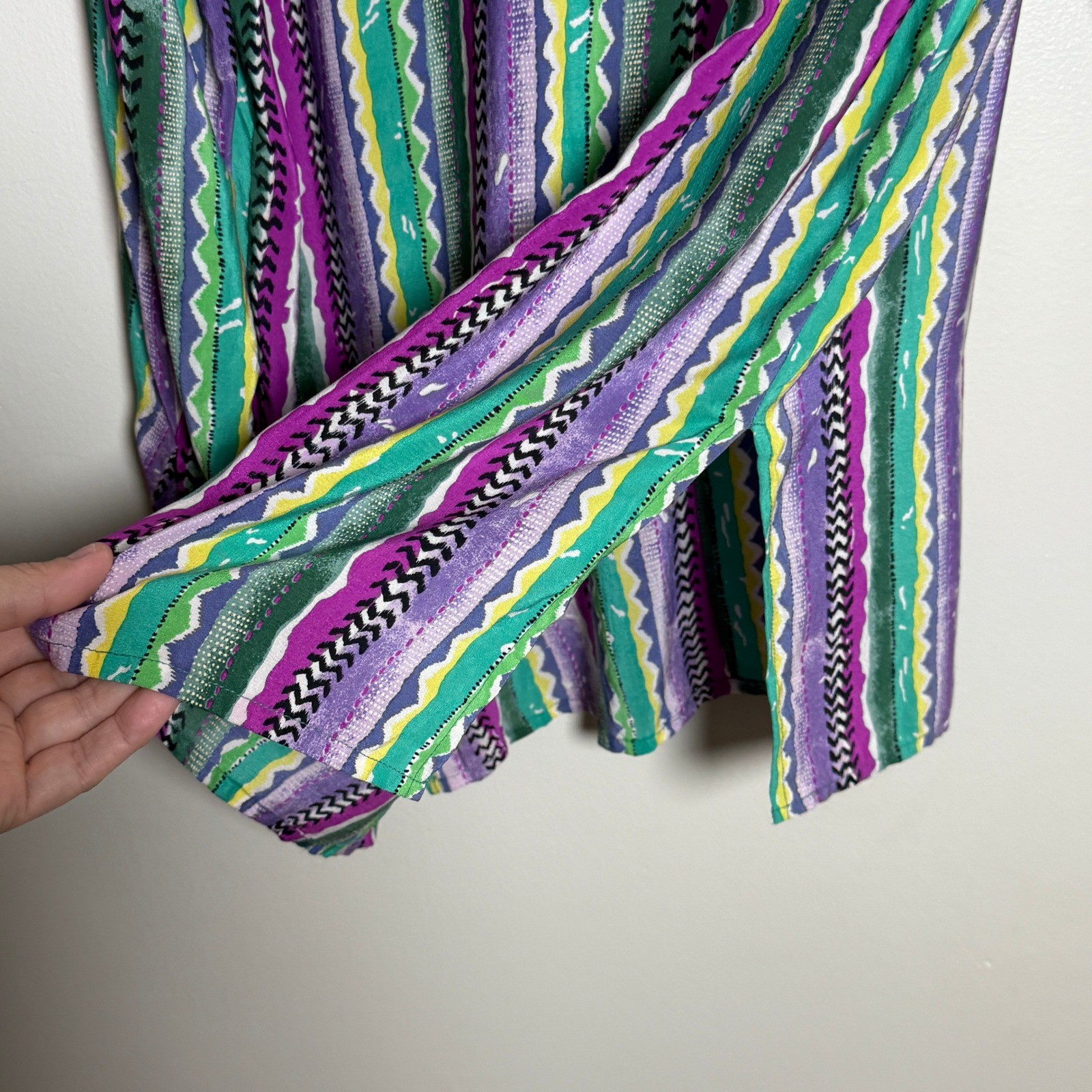 G.W. Design Studio VTG 100% Silk Blouse Purple Green Geometric Stripe Large