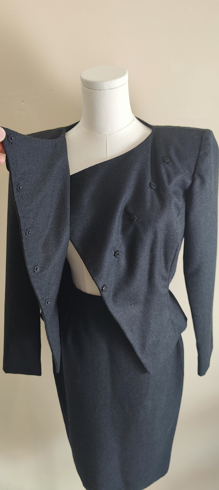 Vicky Tiel Couture Bergdorf’s VTG Black Wool Suit Rose Applique – FR Size 36