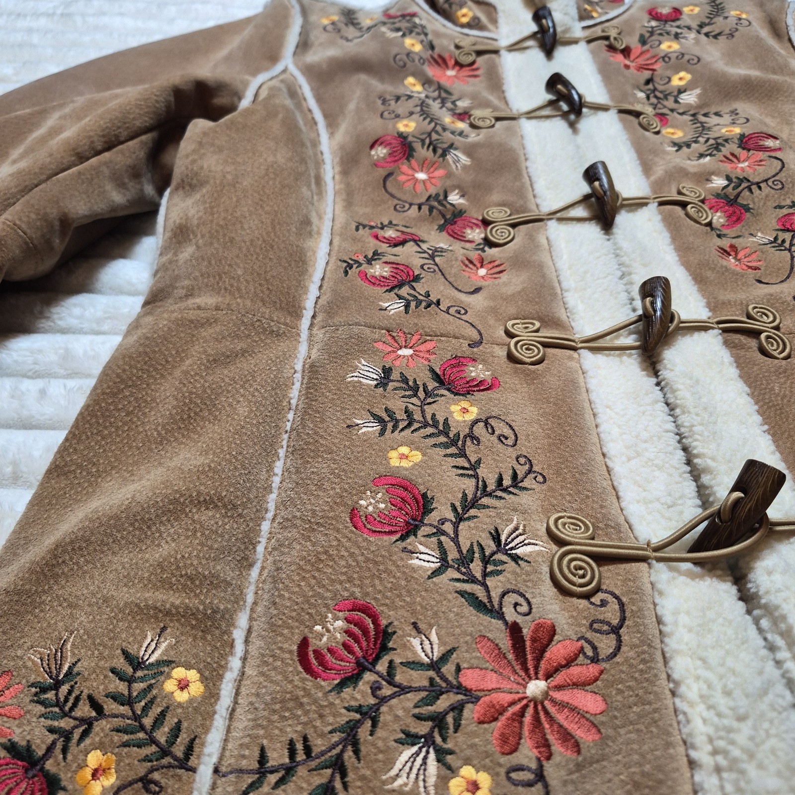 Vintage Floral Embroidered Faux Suede Shearling Trim Toggle Jacket Tan Brown