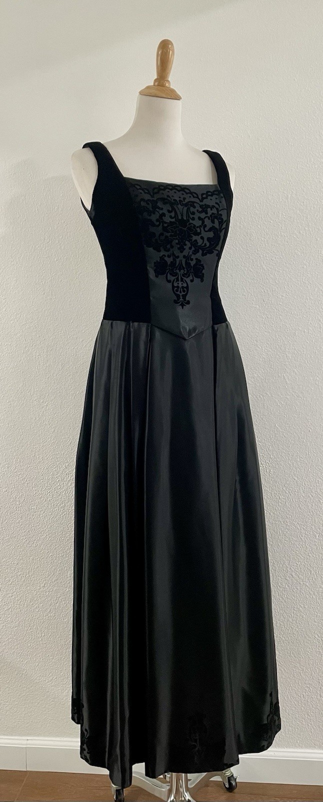 VTG 90s/Y2K Renaissance Style Satin/Velvet Black Maxi Dress Goth Prom Party Sm