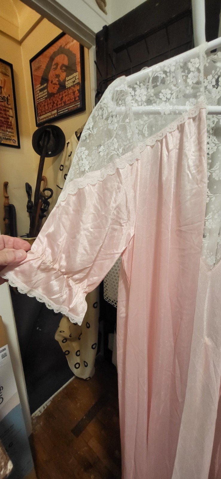 Vintage Paramount Pink & Lace Trim/Shoulders Wrap Around SS Robe L