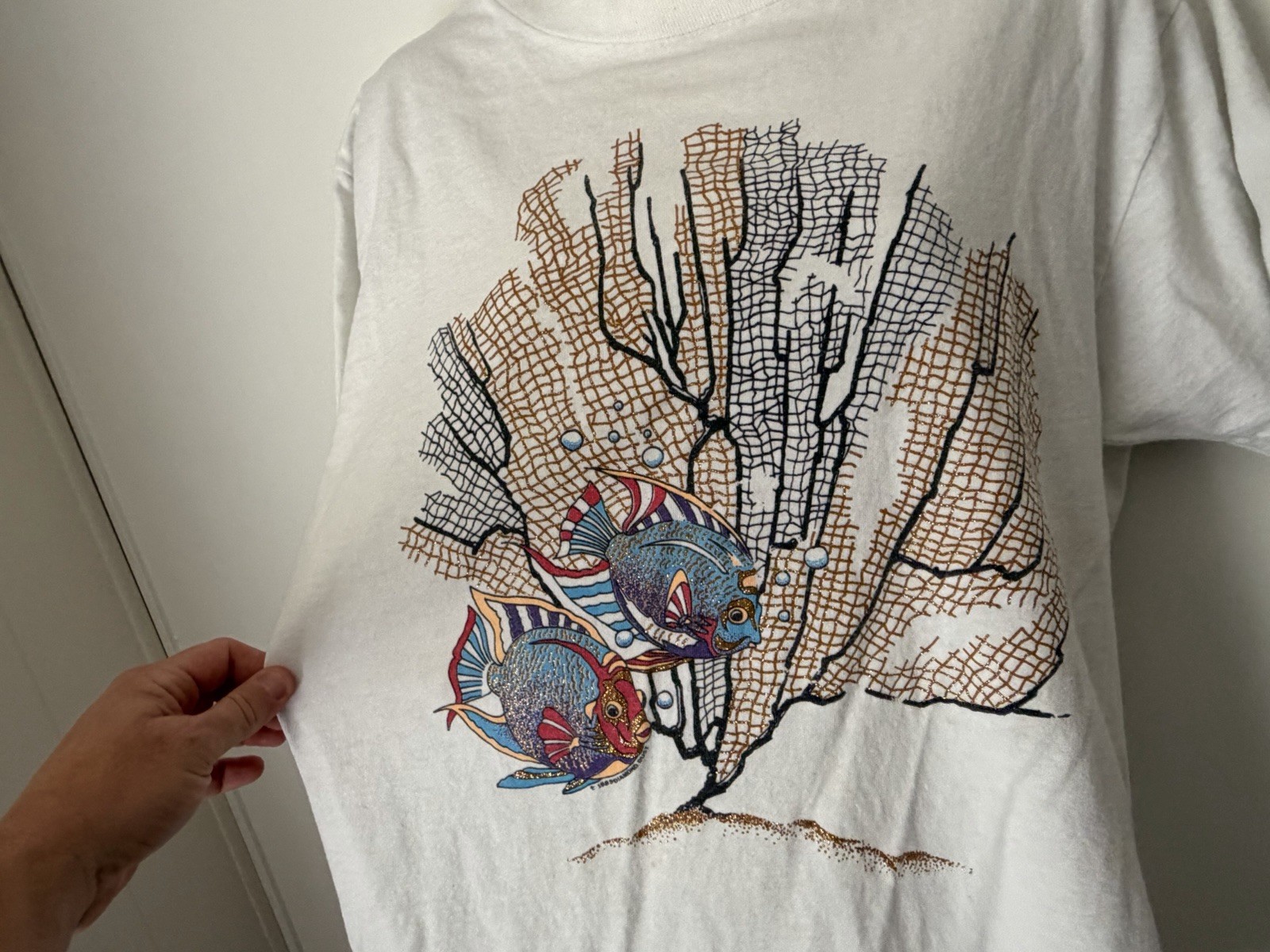 Diamond Dust Fish Gold Glitter Colorful Graphic White Tee 80s 90s SingleStitch M