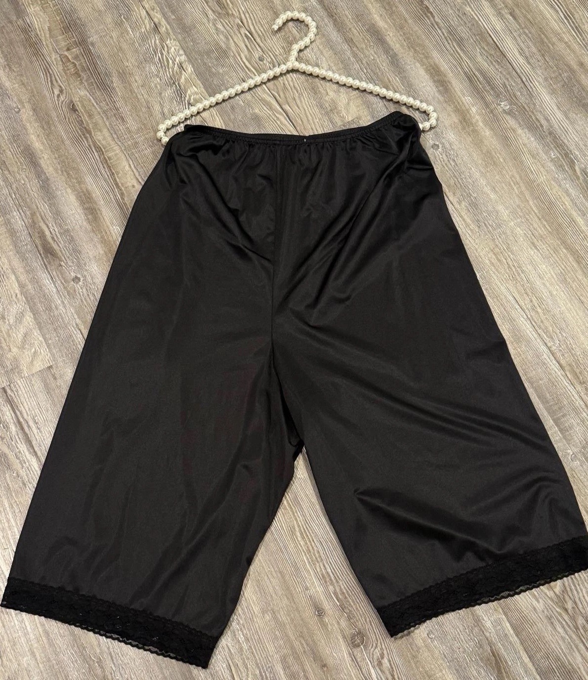 VTG 90’s Vanity Fair Black 100% Nylon Elastic Waist Laced Hem Patti Shorts L 28”