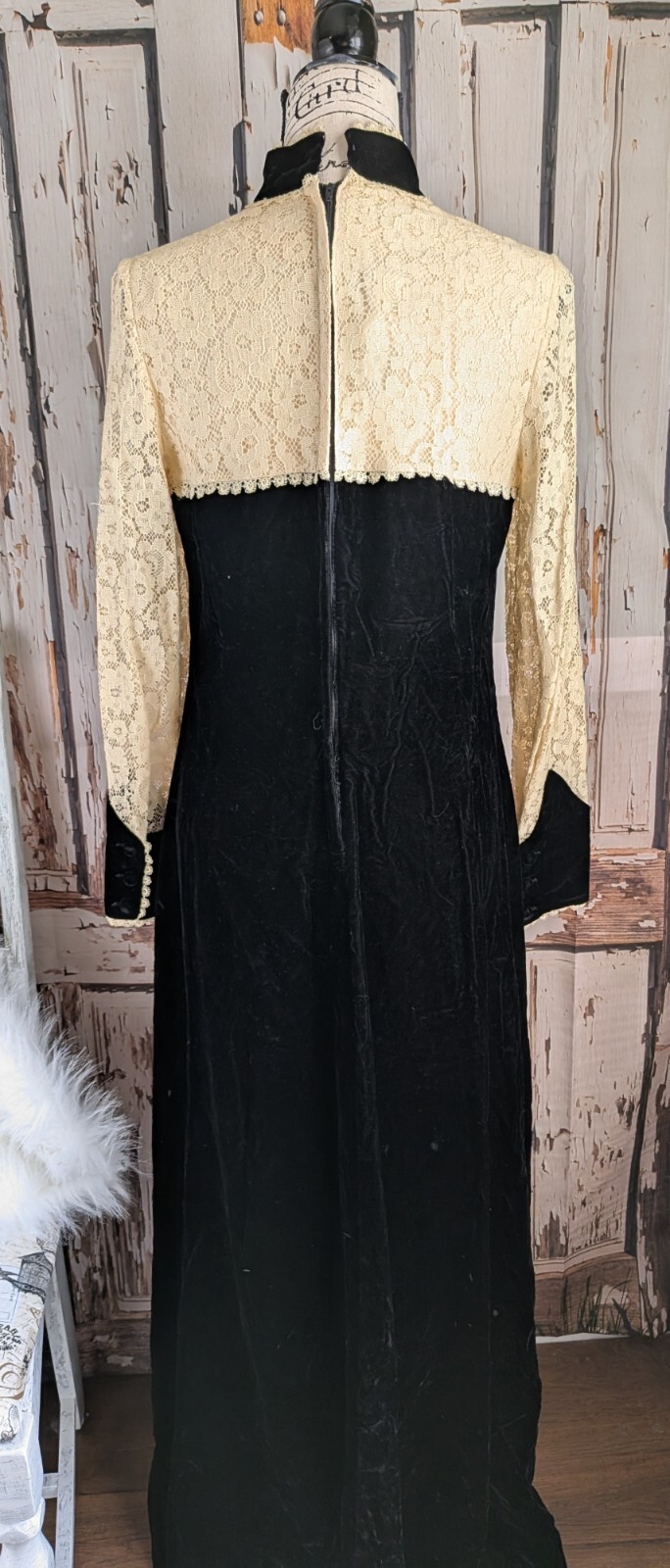 California Charmer By Charm Hollywood Vintage era 70 Velvet Maxi Dress