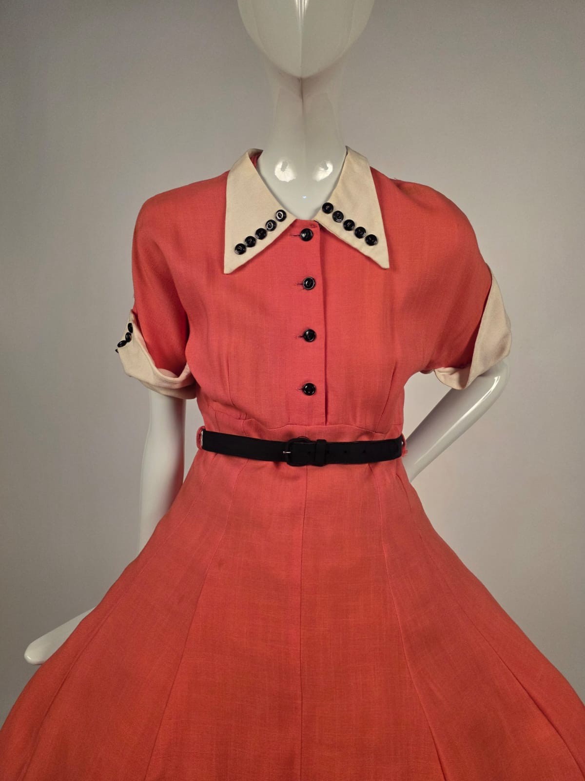 CLASSIC VINTAGE 1950’S PINK DRESS W WHITE COLLAR + CUFFS W BUTTON TRIMS