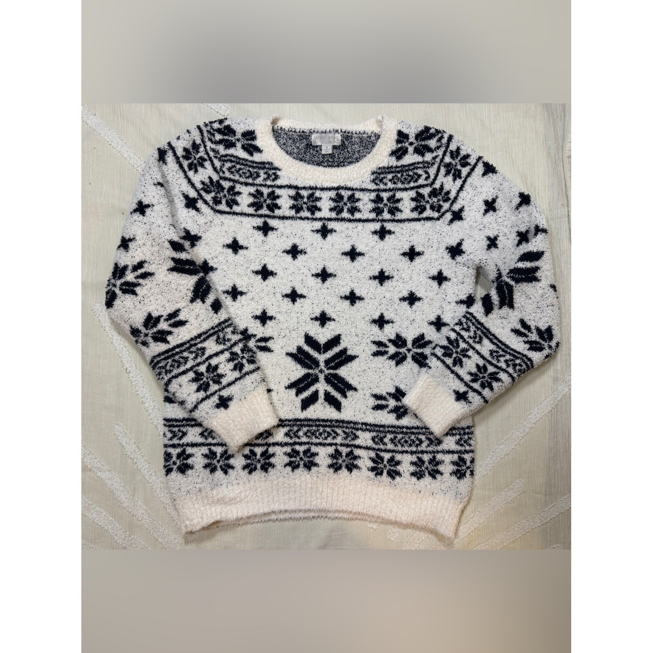 Barefoot Dreams Women’s Medium CozyChic Fair Isle Snowflake Sweater Soft Plush
