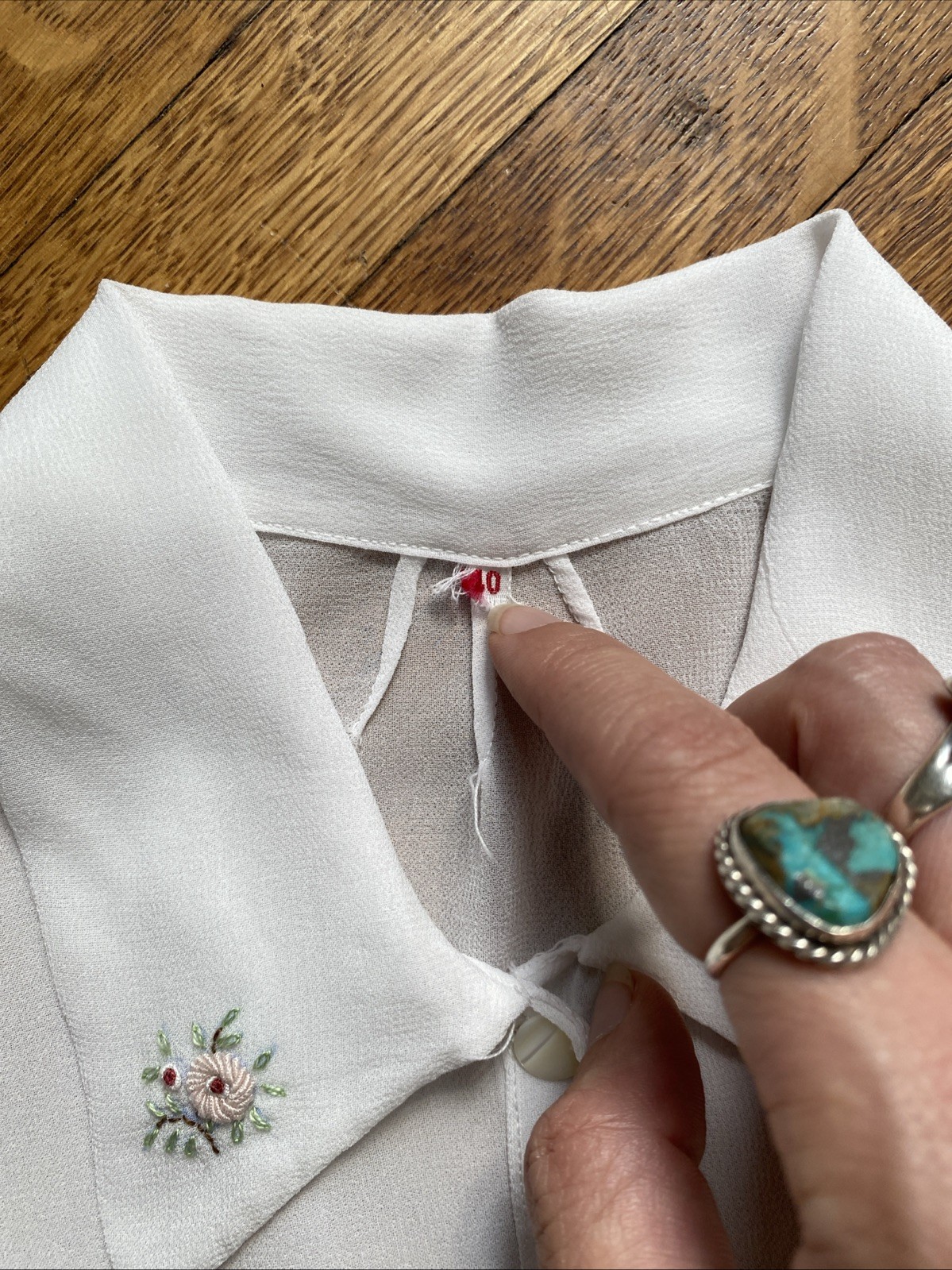 Vintage 30s 40s White Rayon Crepe Collared Blouse Floral Embroidered Top sz XS S