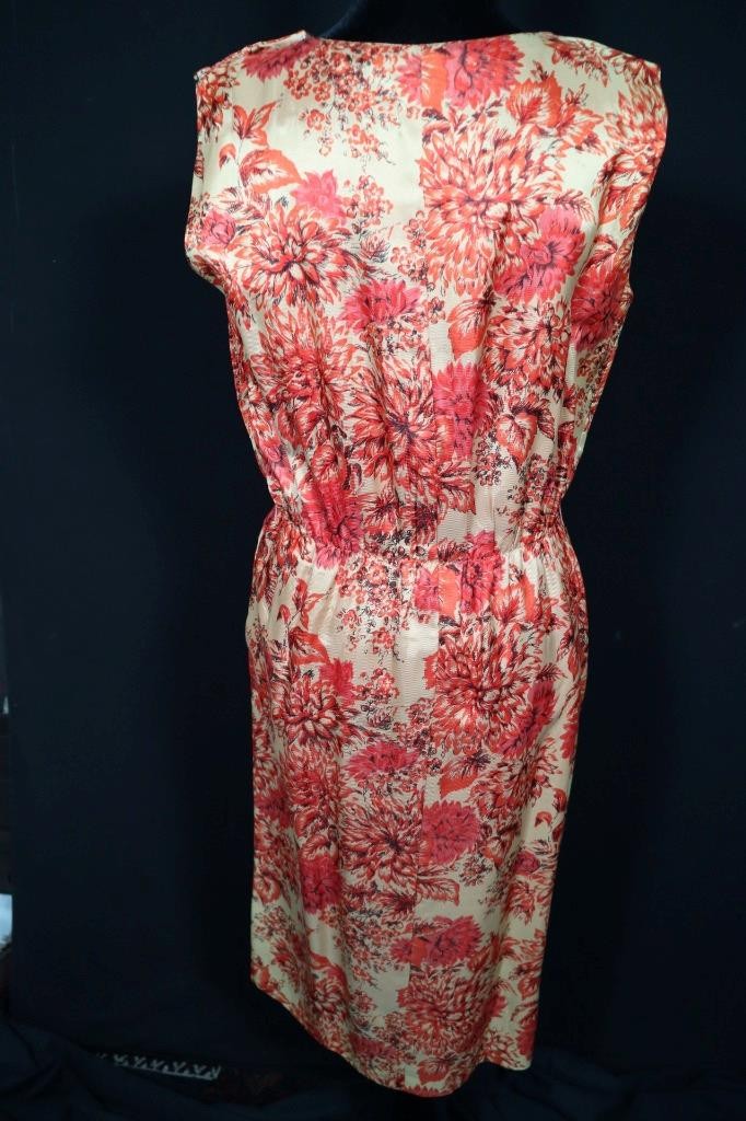 Vintage 1960’s Gold And Oranges Floral Print Silk Dress Size 6+ Excellent Cond
