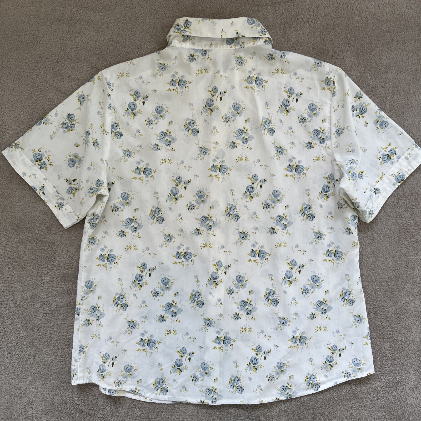 Vintage Miller’s Top Blouse Size 12 White Blue Roses Button Up Short Sleeve