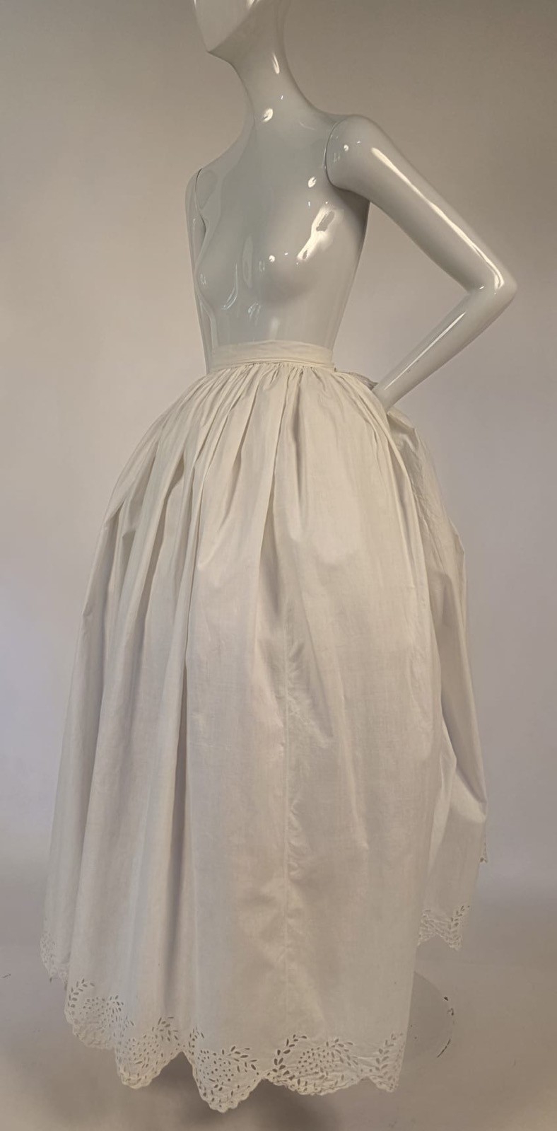 CIVIL WAR MID 19TH C WHITE SKIRT / PETTICOAT W HAND EMBR CUTWORK SWEEP